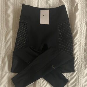 NWOT Women’s Nike Epic Luxe -Tight fit Mid Rise- Full Length.